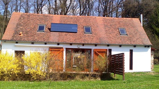 teplovzdusny panel SolarVenti umisteny na strese
